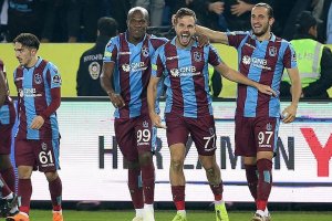 Trabzonspor taraftarının önünde Fenerbahçe'yi devirdi