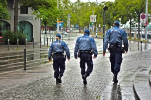 Almanya'da Neonazilere bilgi veren polis hakkında soruşturma