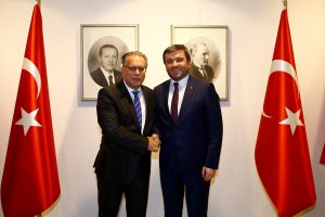Kıran, Yunan Bakan Vekili Kumuçakos ile bir araya geldi