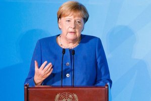 Başbakan Merkel, ülkedeki antisemitizm ve ırkçılık uyarısı 