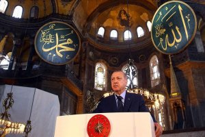 Cumhurbaşkanı Erdoğan, Ayasofya’nın ibadete açılmasına ilişkin kararnameyi imzaladı