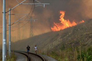 Bulgaristan-Türkiye sınırındaki yangın büyük alana yayılıyor