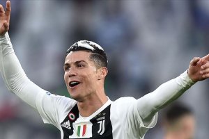 Kovid-19'u yeni atlatan Cristiano Ronaldo, Juventus'u deplasmanda galibiyete taşıdı