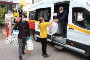 Depremzede çocuklara oyuncak ve kırtasiye yardımı
