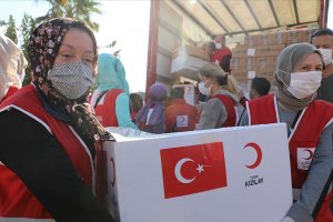 Türk Kızılay deprem bölgesinde yaraları sarmaya devam ediyor