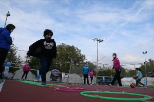 Depremzede çocuklar yaşadıklarını spor ve sanatla unutuyor