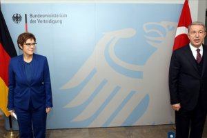 Almanya Savunma Bakanı Kramp-Karrenbauer: Türkiye önemli NATO partneridir ve öyle kalacaktır