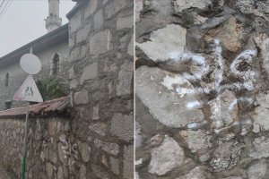 Karadağ'daki iki camiye ırkçı saldırı düzenlendi
