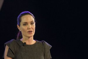Angelina Jolie sahibi olduğu Churchill tablosunu sattı