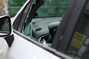 ABD'de Müslüman kadının arabasının camları kırıldı, içine domuz eti bırakıldı