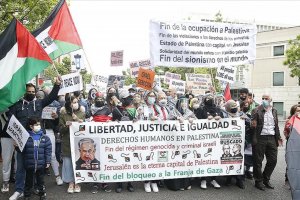 Madrid'de  İsrail Büyükelçiliğine 'Filistin'e destek' yürüyüşü