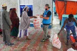 Türkmen, hayır yolculuğuna eşlik ederek desteklerini esirgemeyen vekalet sahiplerine teşekkür etti