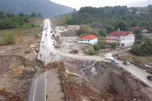 Şiddetli yağış Kastamonu, Bartın ve Sinop'ta sel ve heyelana neden oldu