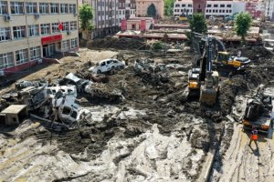 Karadeniz'deki sel felaketinde hayatını kaybedenlerin sayısı 77'ye yükseldi