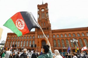  Berlin'de Afganistan'da tehlikede olanların tahliyesi için gösteri düzenlendi
