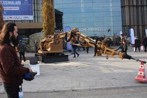 Konya'da üretilen robot, bombayı el hassasiyetiyle imha ediyor