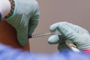 Almanya'daki eyaletlerin sağlık bakanları eczanelerde de aşı yapılmasını istedi