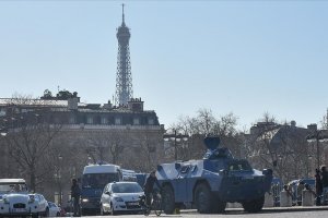 Fransa'da 'Özgürlük Konvoyu'nun Paris'e girişini engellendi