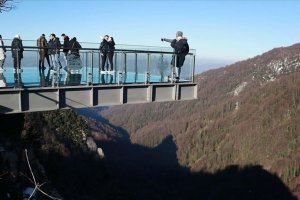 185 metre yüksekliğinde cam terastan Sapanca Gölü 