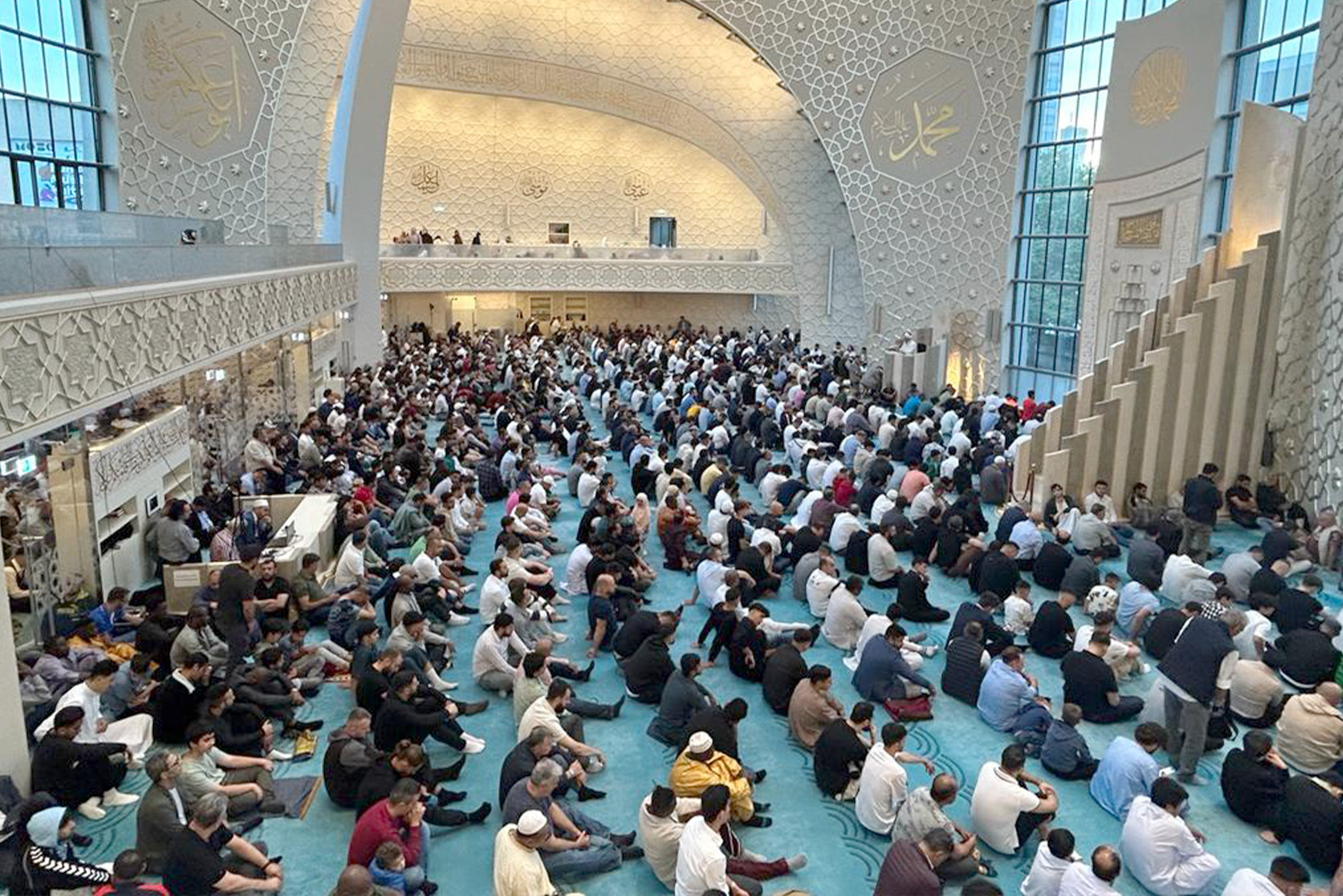 Köln DİTİB Merkez Camii'nde Kurban Bayramı coşkusu