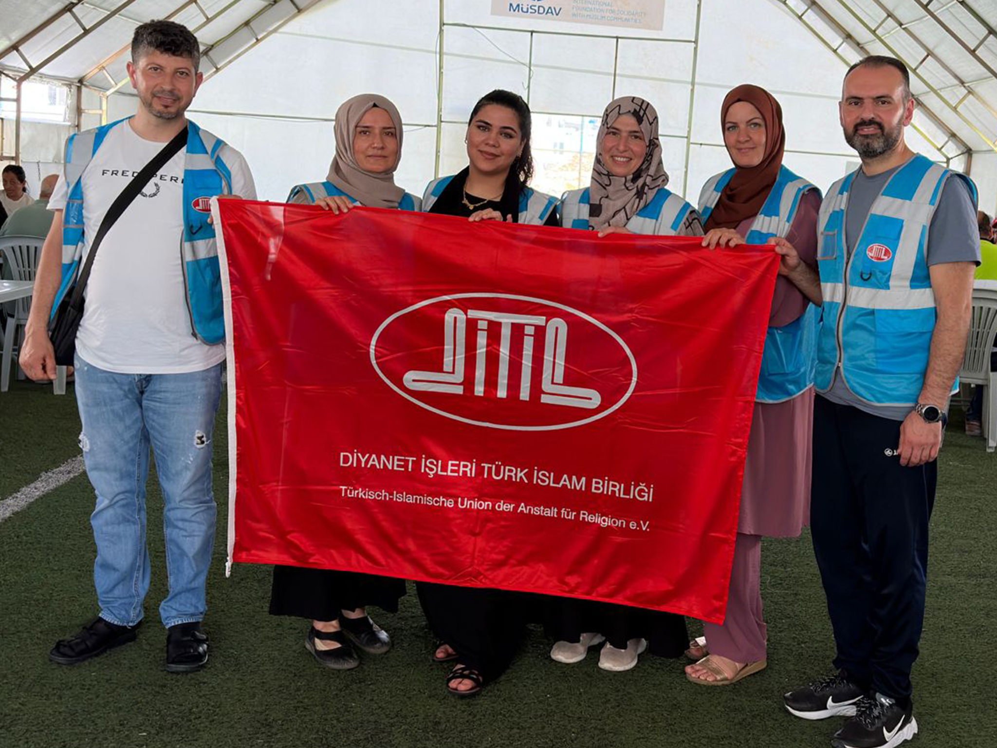 Almanya’dan DİTİB gönüllüsü gençler, depremzede çocuklara moral oldu