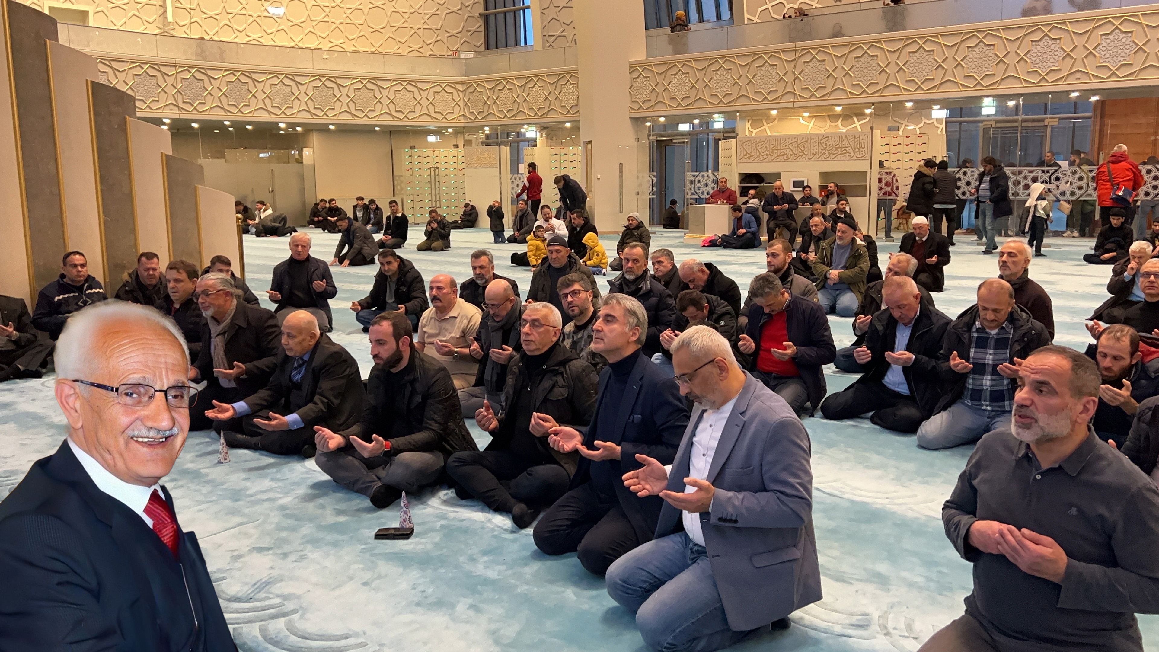 Eğitim çınarı Recep Aydın için Köln Merkez Camii'nde mevlid