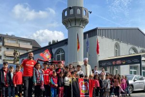 Cami avlusu, Bayer Leverkusen başarısını renklendirdi