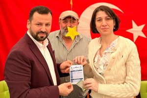 Hamburg Başkonsolosu Kara, kurbanını DİTİB’e bağışladı