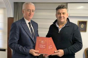 Batı Trakyalı iş insanı Hamdi Sefer, İskeçe Müftüsü Mustafa Trampa’yı ziyaret etti