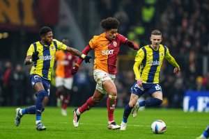 Derbide Galatasaray 6 puan farkla liderliği sürdürdü