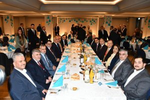 Bakan Ersoy ve heyeti, Almanya’daki STK’larla iftar paylaştı