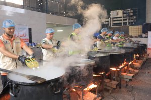 HASENE, Gazze’de günlük binlerce haneye yemek, ekmek ve su ulaştırıyor