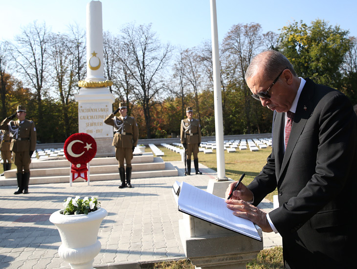Cumhurbaşkanı Erdoğan, Macaristan’da Galiçya Türk Şehitliği’ni ziyaret etti