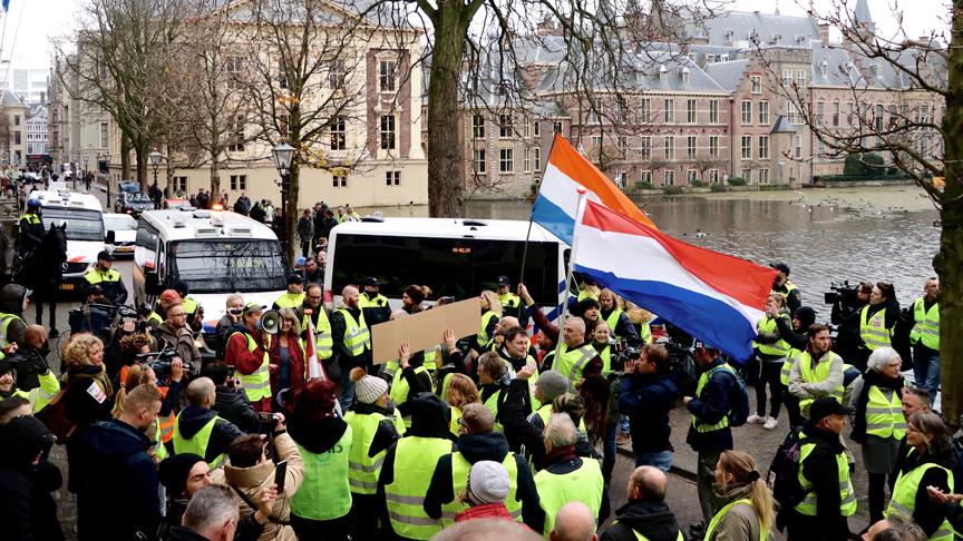 Sarı yelekliler'in protestosu Hollanda'ya sıçradı