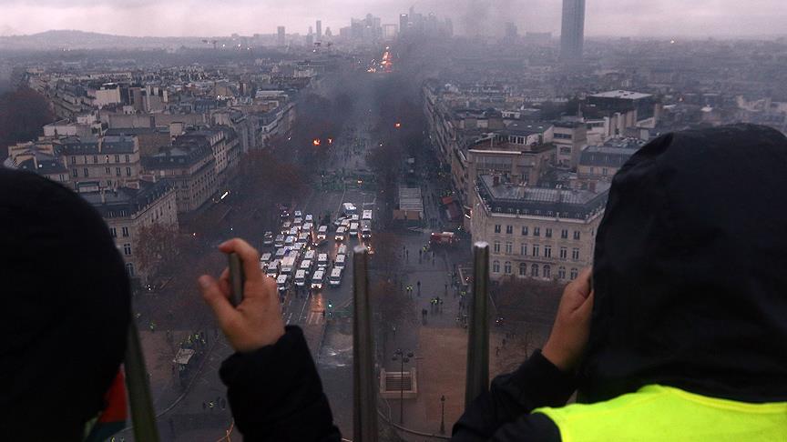 Paris'te cumartesi günü hayat duracak, 65 bin polis görev yapacak