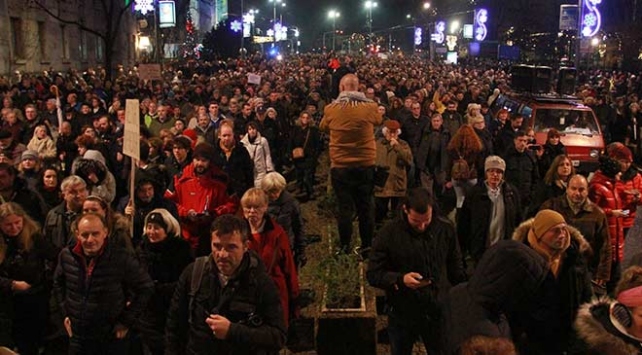 Sırbistan'da hükümet karşıtı protesto