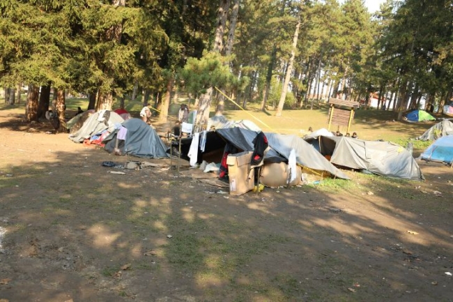 Bosna Hersek'teki sığınmacılar soğukla mücadele ediyor