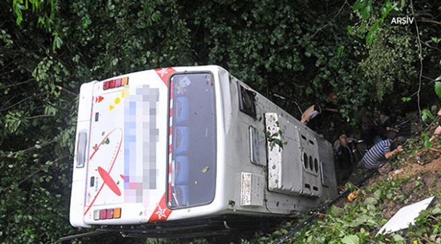 Sırbistan'da yolcu otobüsü devrildi: 3 ölü, 32 yaralı