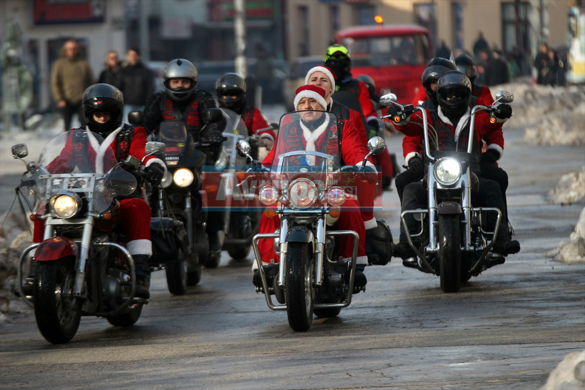 Motosikletli Noel Babalar kimsesiz çocukları sevindirdi 
