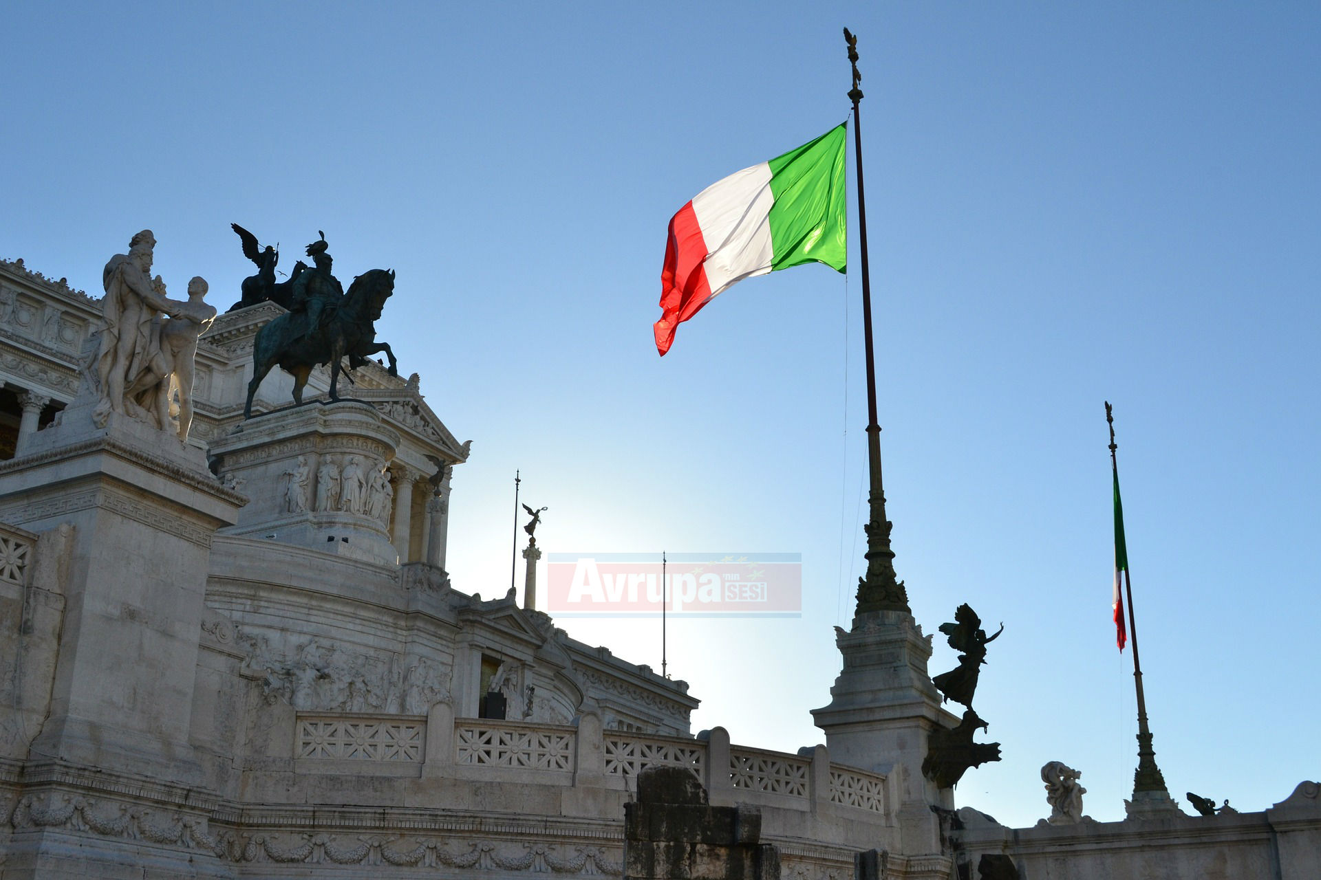 İtalyan 10 yıllık devlet tahvilleri faizi 3,5 ayın düşüğünde 