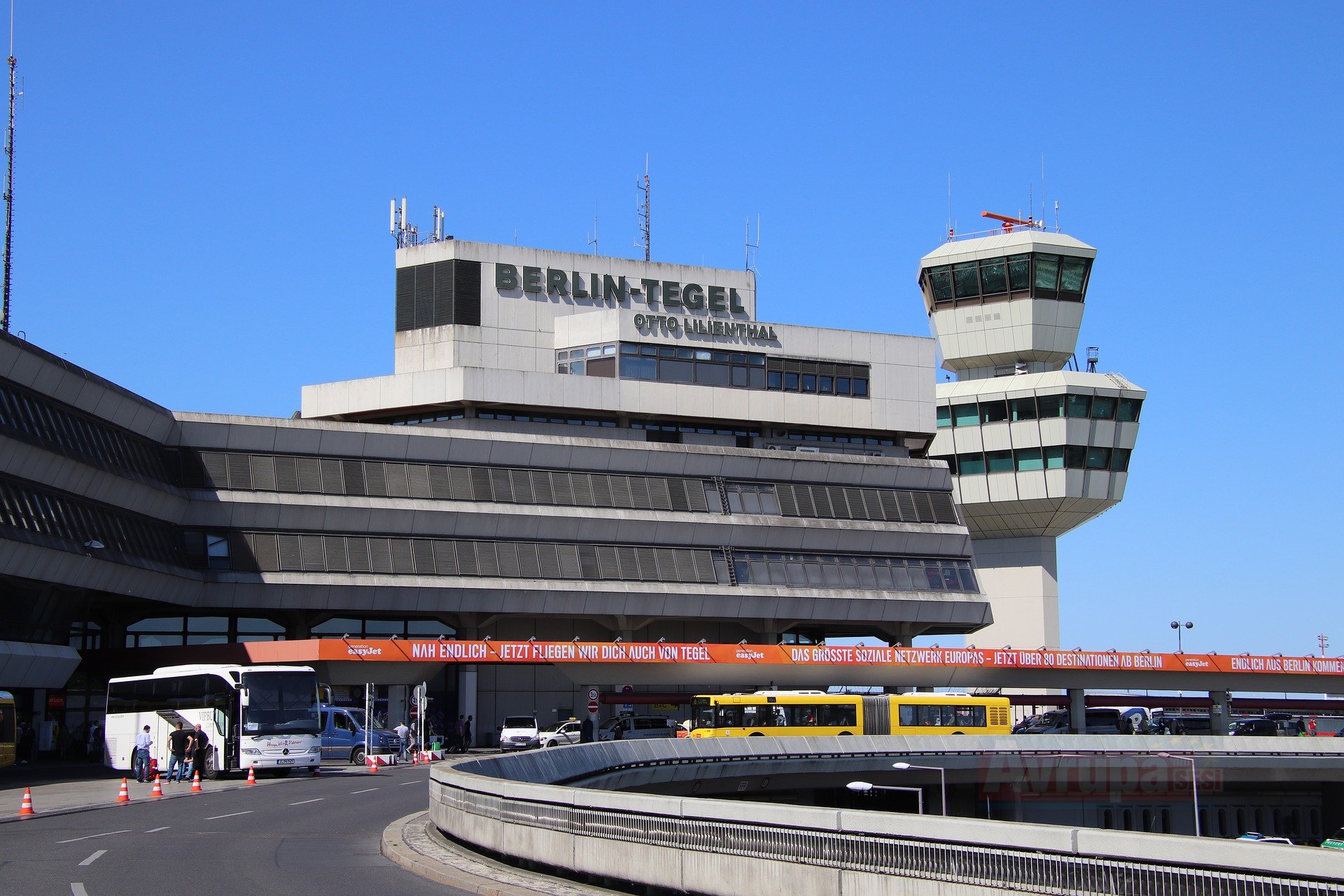 Berlin'deki havalimanlarında güvenlikçiler grev yaptı