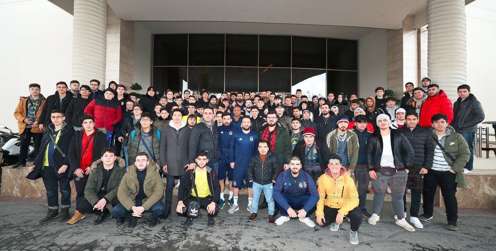 Genç YTB’lilerden Fenerbahçe ve Beşiktaş Kamplarına Sürpriz Ziyaret