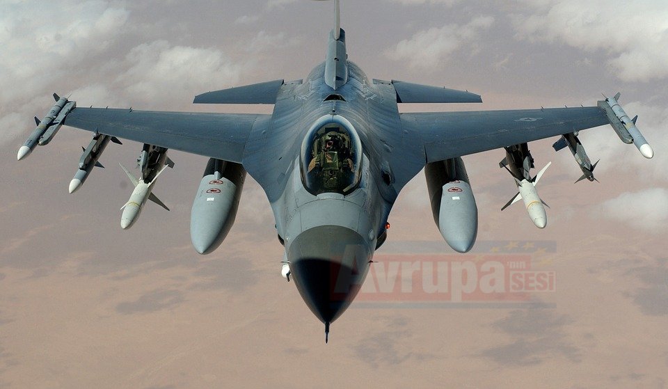 Türk savaş uçaklarının Yunan silahlı kuvvetlerini taciz ettiği iddiası