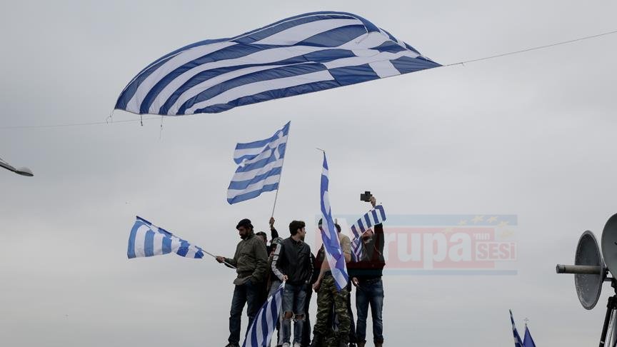 Makedonya ile anlaşma Yunan siyasetini böldü