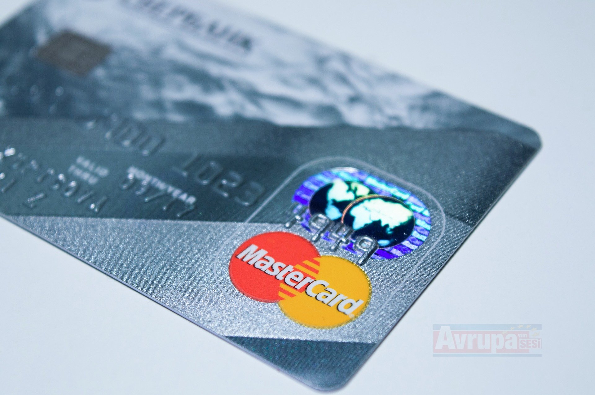 AB'den MasterCard'a 570 milyon avro para cezası