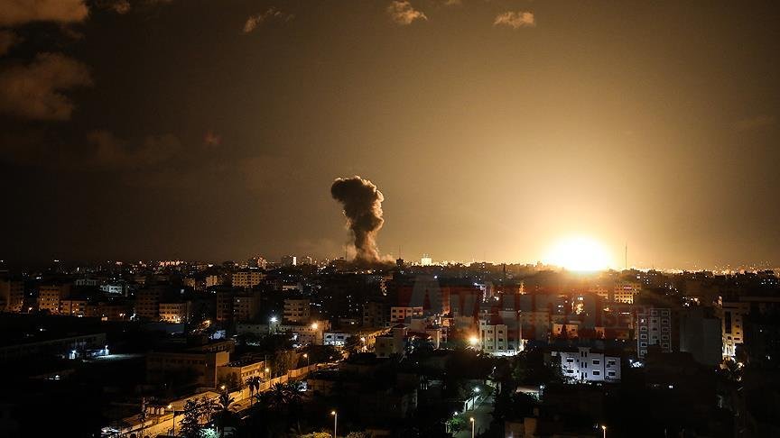 Katil İsrail ordusu Gazze'yi vurdu‬
