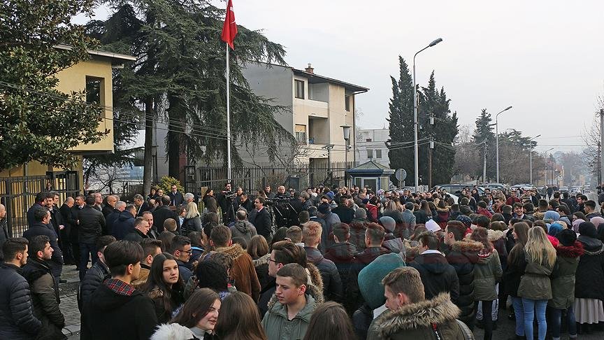 Makedonya'nın FETÖ iltisaklı gazeteye destek vermesine karşı protesto