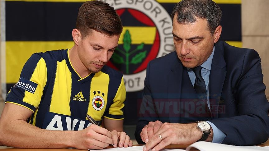 Miha Zajc Fenerbahçe ailesine katıltı 