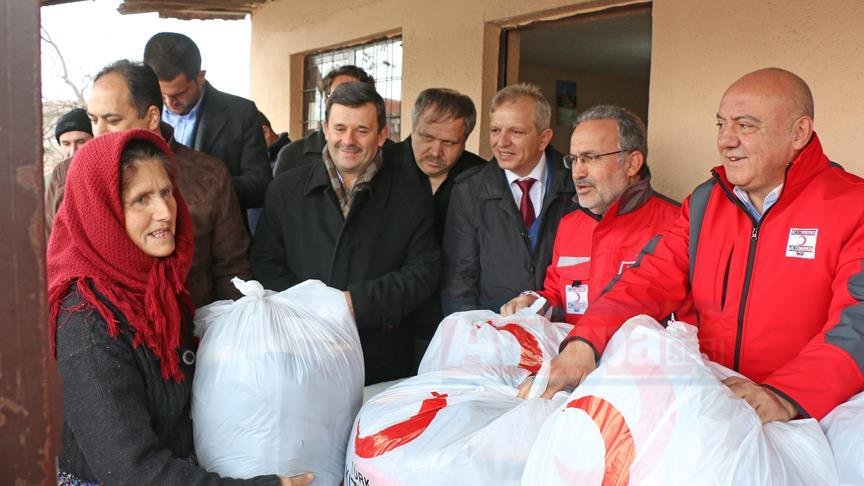 Türk Kızılayından Makedonya'ya giysi yardımı