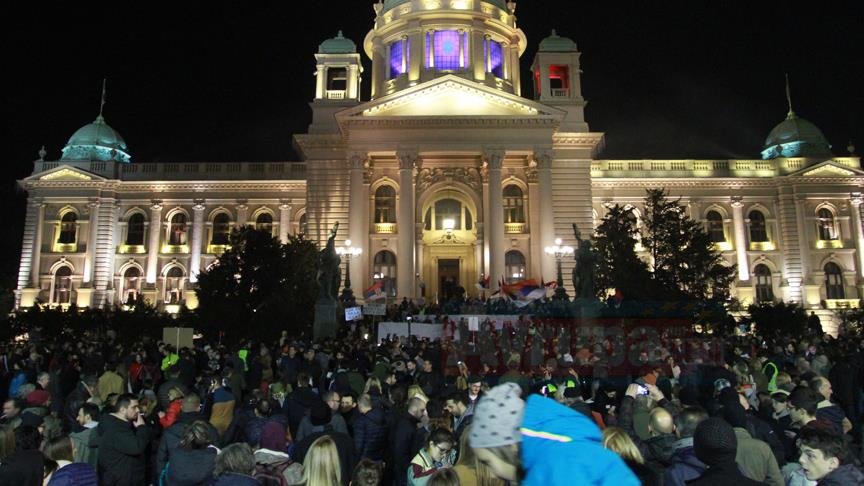 Karadağ ve Sırbistan'da başlayan hükümet karşıtı gösteriler devam ediyor